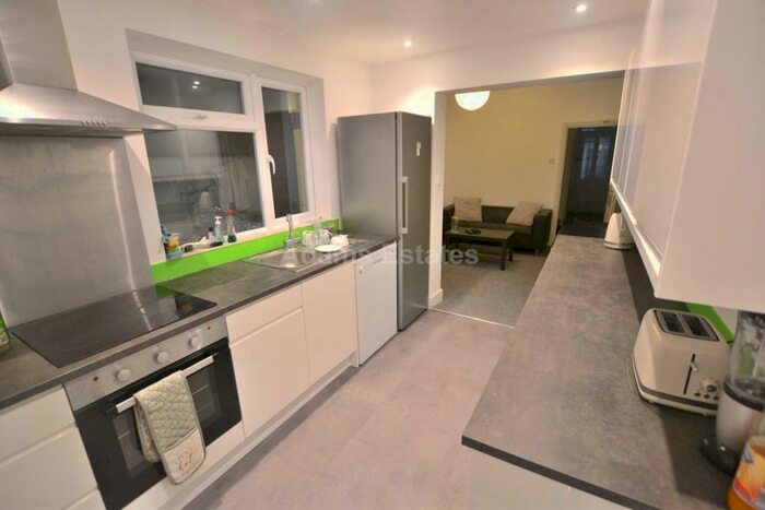 5 Bedroom Terraced House To Rent In Radstock Road, Reading, RG1