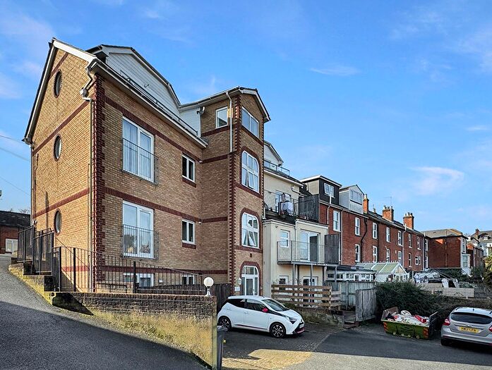 2 Bedroom Flat For Sale In Orchard Place, Cowes, PO31