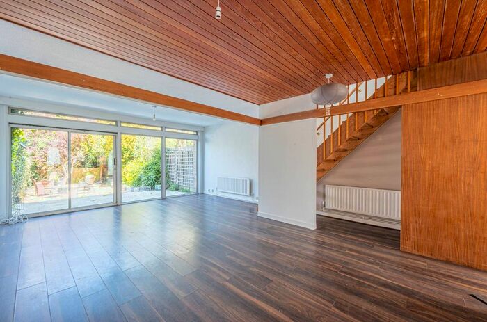 3 Bedroom Property To Rent In Parkside Avenue, Bickley, Bromley, BR1