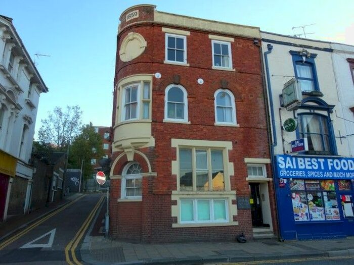 1 Bedroom Flat To Rent In High Street, Chatham, ME4