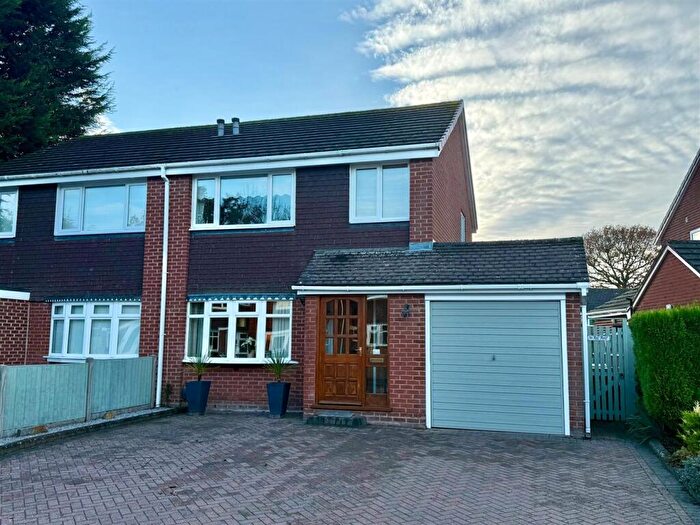 3 Bedroom Semi-Detached House For Sale In Boscobel Road, Cheswick Green, Solihull, B90