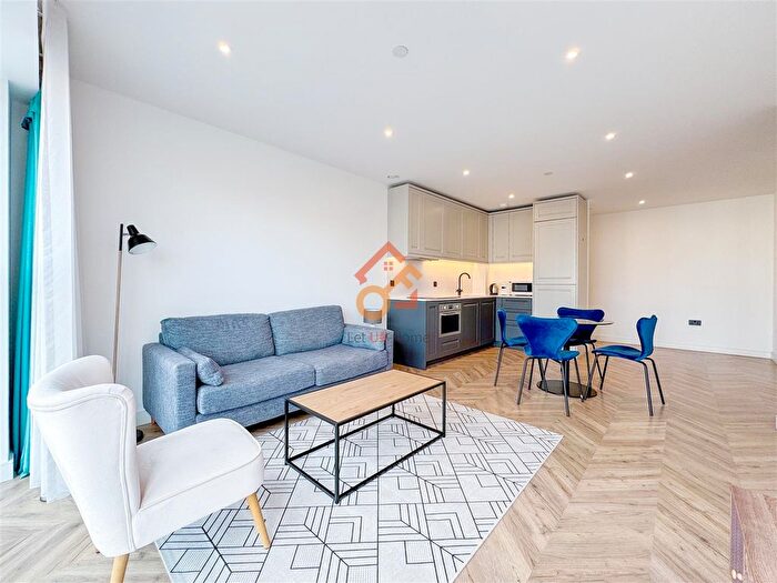 1 Bedroom Flat To Rent In Canning House, Heritage Walk, Ashdown Road, Kingston Upon Thames, KT1