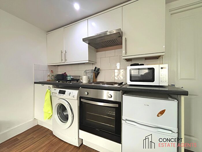 2 Bedroom Flat To Rent In Trinity Road, London, SW17