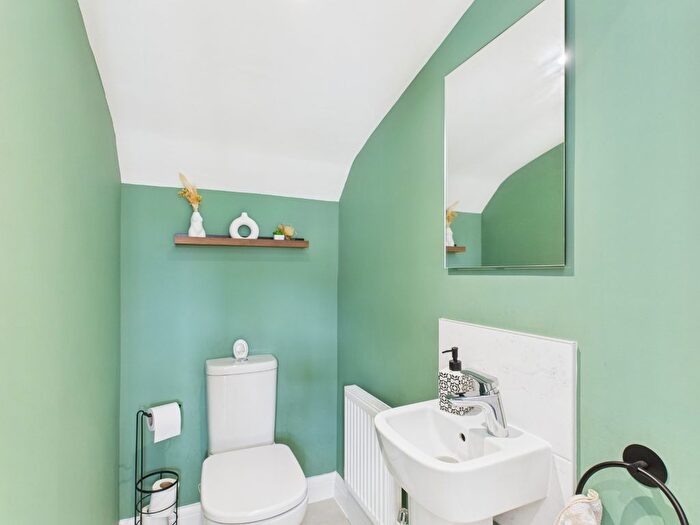 3 Bedroom End Terrace House For Sale In Bamburgh Park, Kingswood, Hull, HU7