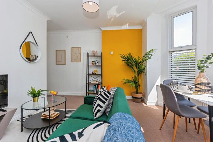 2 Bedroom Flat For Sale In Barlow Moor Road, Chorlton, Manchester, M21