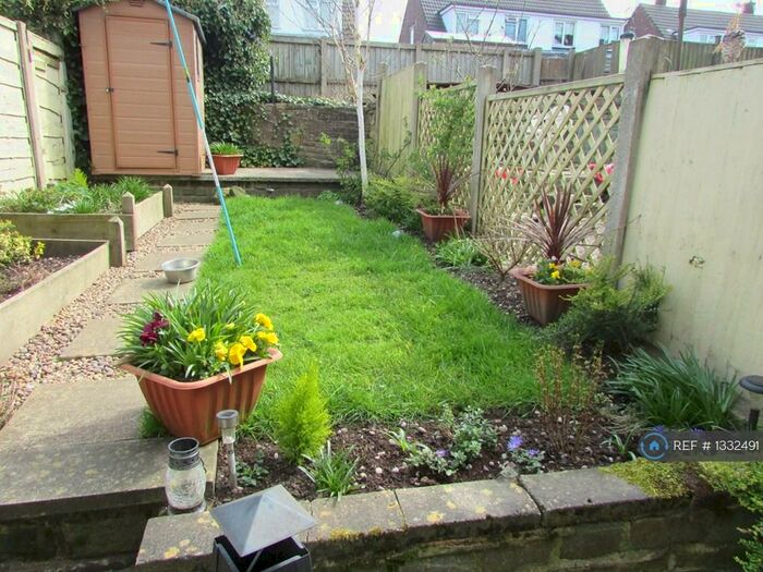 2 Bedroom Terraced House To Rent In Gladstone Street, Glossop, SK13