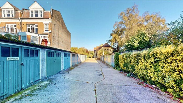 2 Bedroom Apartment For Sale In Stanhope Road, Highgate, N6
