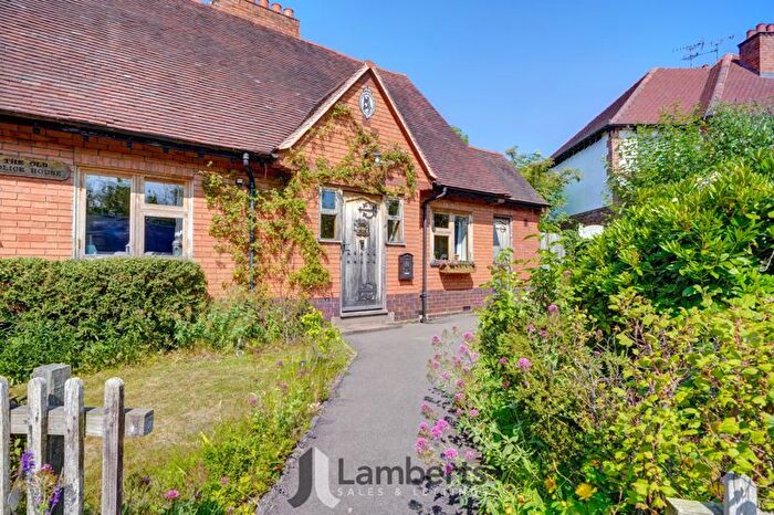 3 Bedroom Detached House For Sale In Birmingham Road, Mappleborough Green, B80