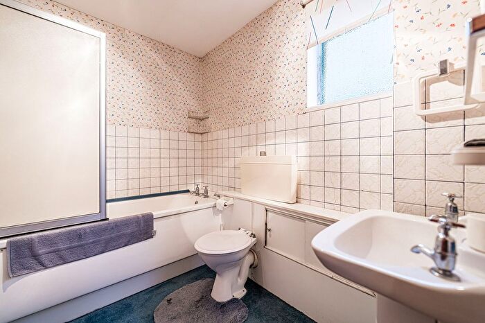 2 Bedroom Semi-Detached House For Sale In Hillend Road, Clarkston, G76