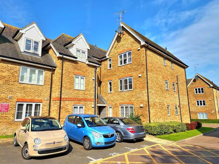 2 Bedroom Flat To Rent In Wherry Close, Margate, CT9