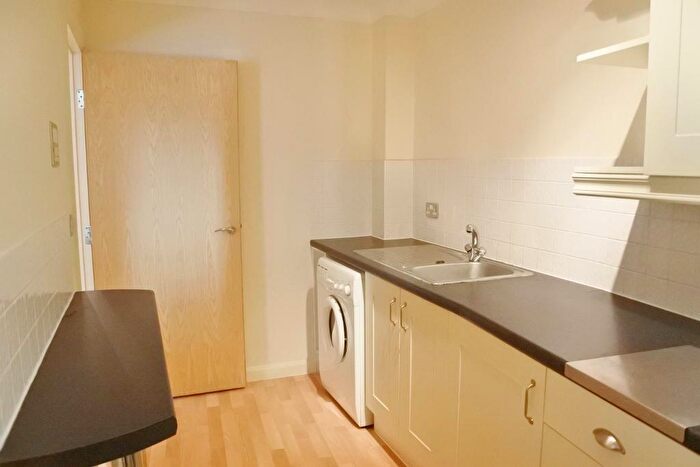 2 Bedroom Flat To Rent In Crown Heights, Alencon Link, Basingstoke, RG21