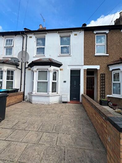 4 Bedroom Terraced House To Rent In Enfield, EN3