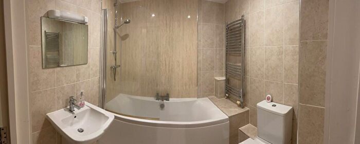 3 Bedroom Flat To Rent In Queens Park Avenue, BH8