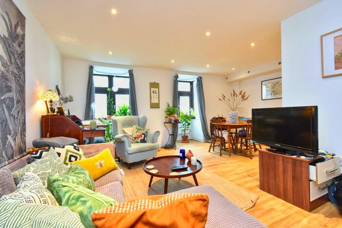 1 Bedroom Flat To Rent In Station Road, Redhill, RH1
