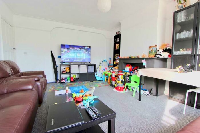 4 Bedroom Semi-Detached House To Rent In Monks Avenue, New Barnet, Barnet, EN5