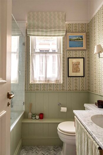 2 Bedroom Flat To Rent In Blenheim Crescent, Notting Hill, London, W11
