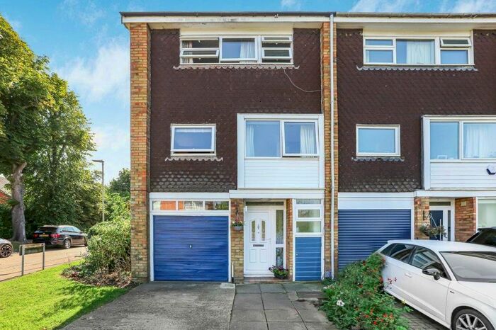 4 Bedroom Property To Rent In Shakespeare Road, Harpenden, AL5