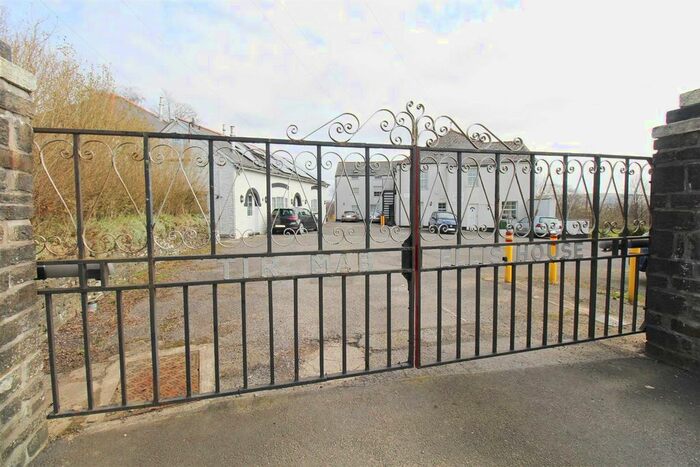 Studio To Rent In Tir Mab Ellis House, Penycoedcae Road Penycoedcae, Pontypridd, CF37