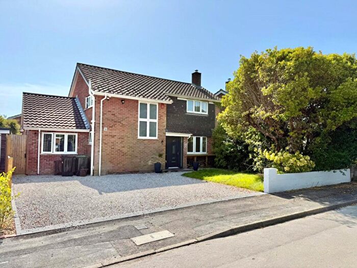 4 Bedroom Detached House For Sale In Firmount Close, Everton, Lymington, Hampshire, SO41