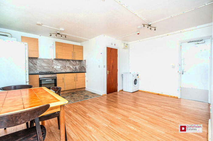 3 Bedroom Flat To Rent In Wick Road, Homerton, Hackney, E9