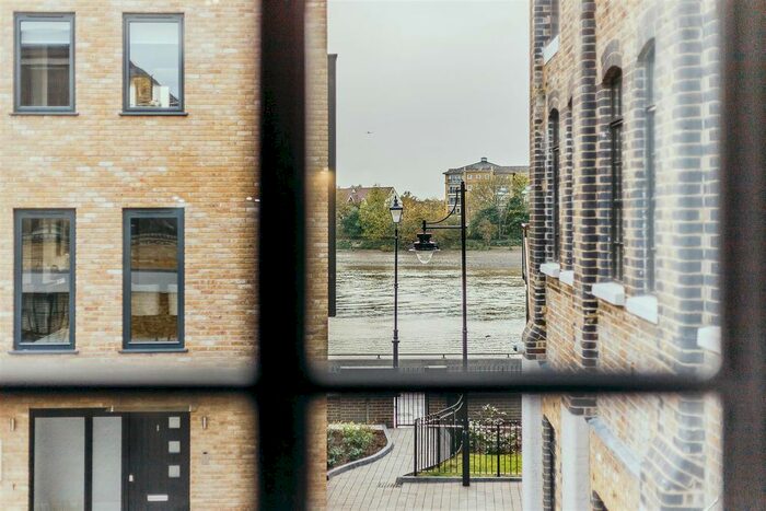 2 Bedroom Flat To Rent In Palace Wharf, Hammersmith, W6