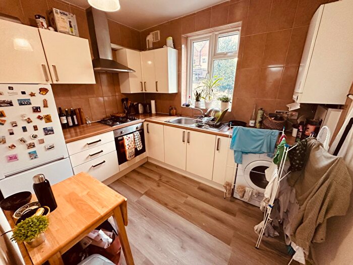 2 Bedroom Flat To Rent In Poets Road, London, N5