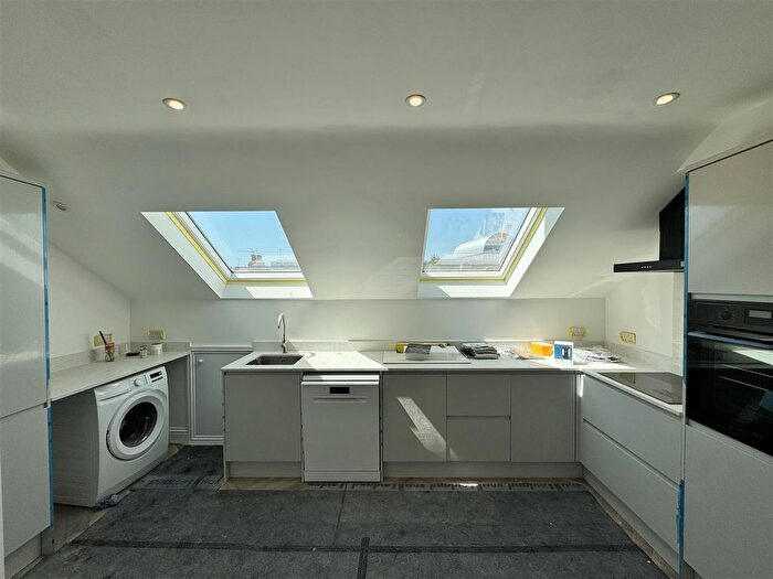 2 Bedroom Maisonette To Rent In Petley Road, London, W6