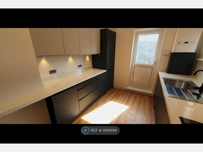 3 Bedroom Flat To Rent In Coombe Terrace, Hove, BN2