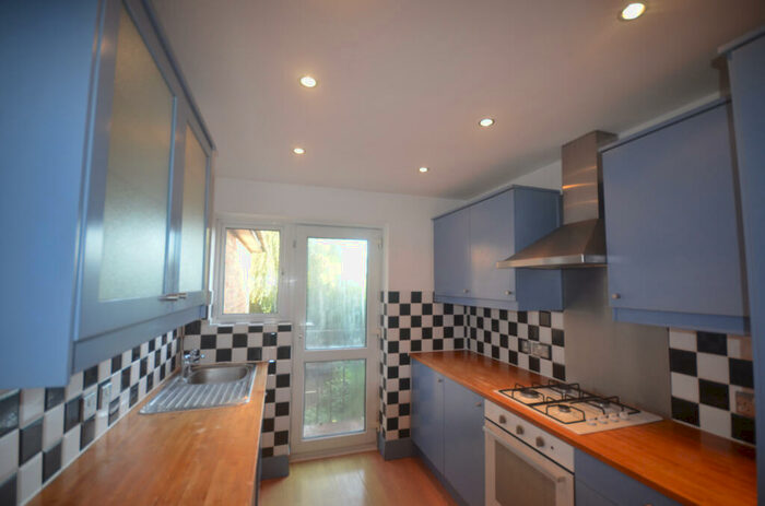 2 Bedroom Flat To Rent In Eastern Avenue East, RM2