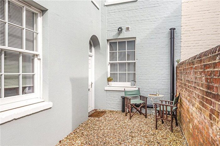 2 Bedroom Apartment To Rent In Hendford Springs, Yeovil, Somerset, BA20