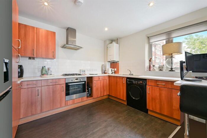 2 Bedroom Apartment For Sale In Field Oaks Way, Merstham, RH1