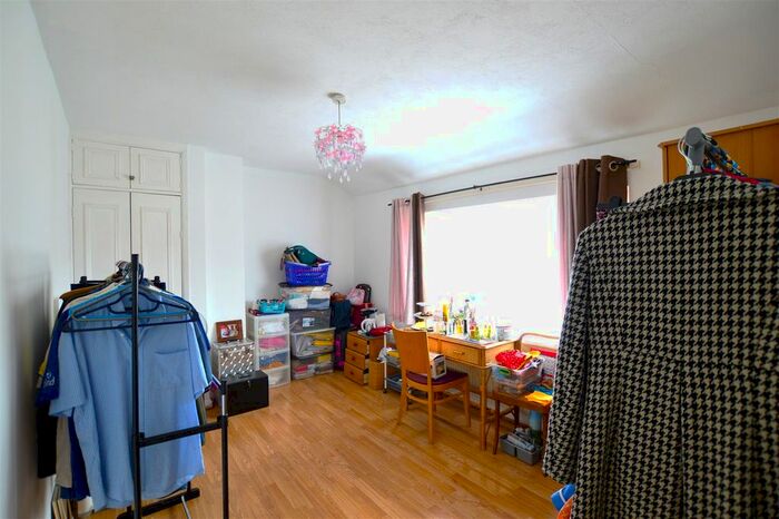 2 Bedroom Link Detached House For Sale In Crayle Street, Slough, Slough, SL2
