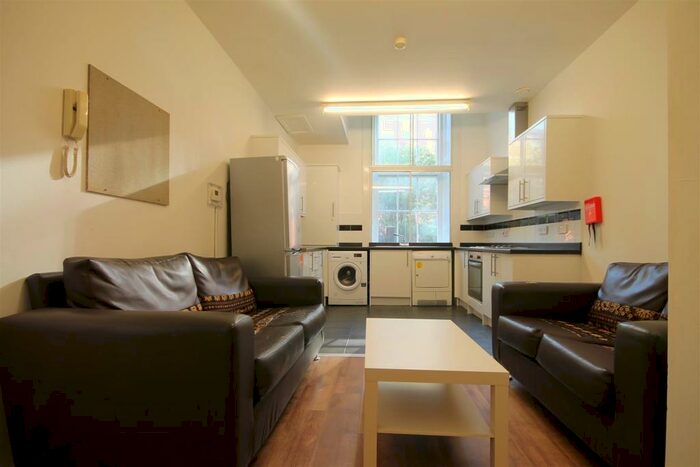 3 Bedroom Apartment To Rent In Rubicon House, City Centre, NE1