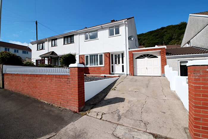 3 Bedroom Semi-Detached House To Rent In Pen-Y-Darren Close, Graigwen, Pontypridd, CF37