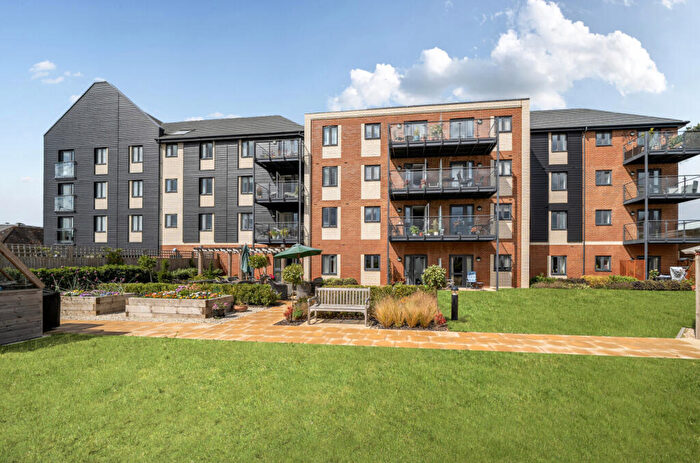 1 Bedroom Flat For Sale In Station Road, Hook, Hampshire, RG27