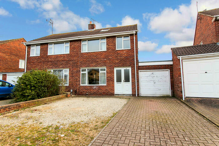 3 Bedroom Semi-Detached House To Rent In Thames Avenue, Greenmeadow, Swindon, SN25