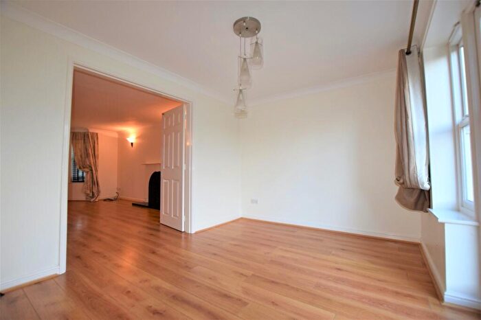 4 Bedroom Detached House To Rent In Fearndown Way, Macclesfield, SK10