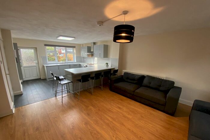 6 Bedroom Semi-Detached House To Rent In Salisbury Street, Beeston, NG9