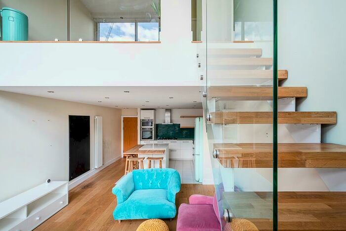 2 Bedroom Maisonette To Rent In - Curtain Road, Shoreditch, London, EC2A