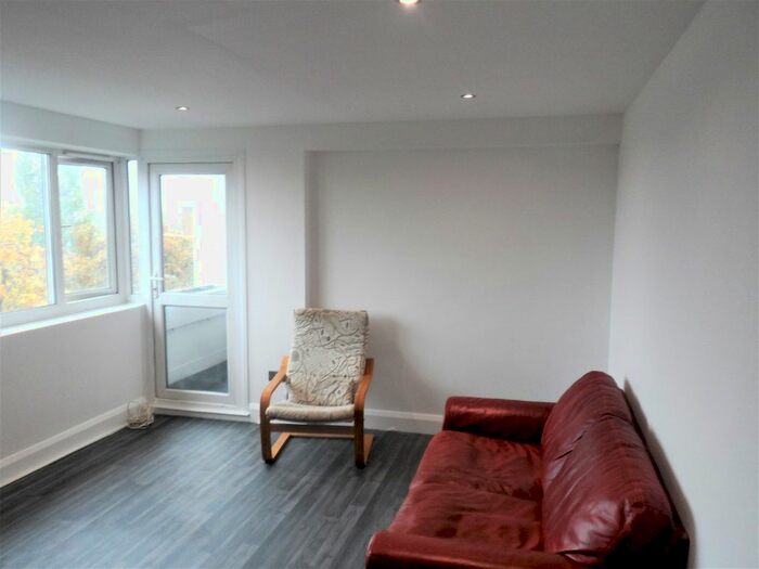 3 Bedroom Flat To Rent In Studley Road, Stockwell, London, SW4