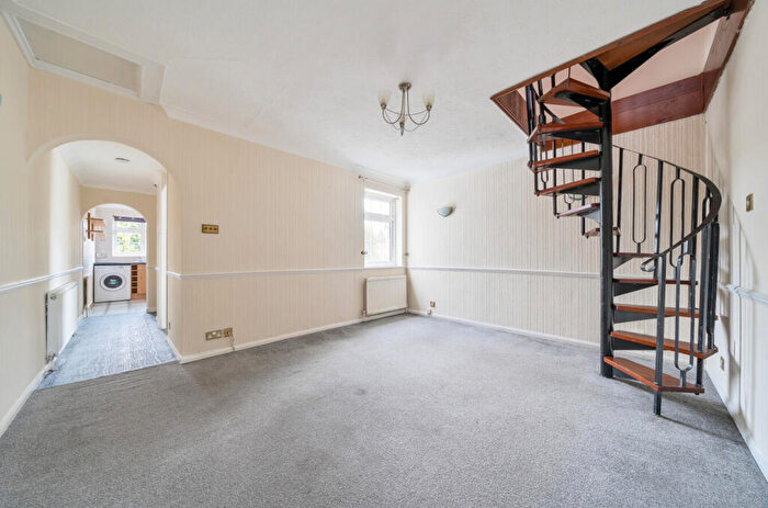 2 Bedroom Maisonette For Sale In Gladstone Road, Farnborough, Orpington, Kent, BR6