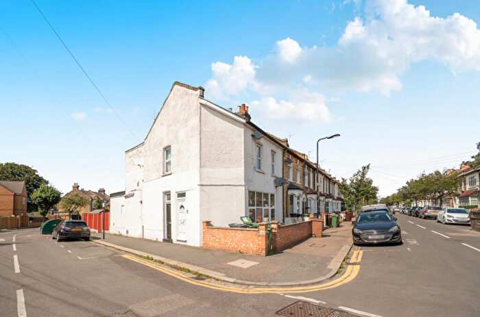 2 Bedroom Apartment For Sale In Oakdale Road, Leytonstone, E11