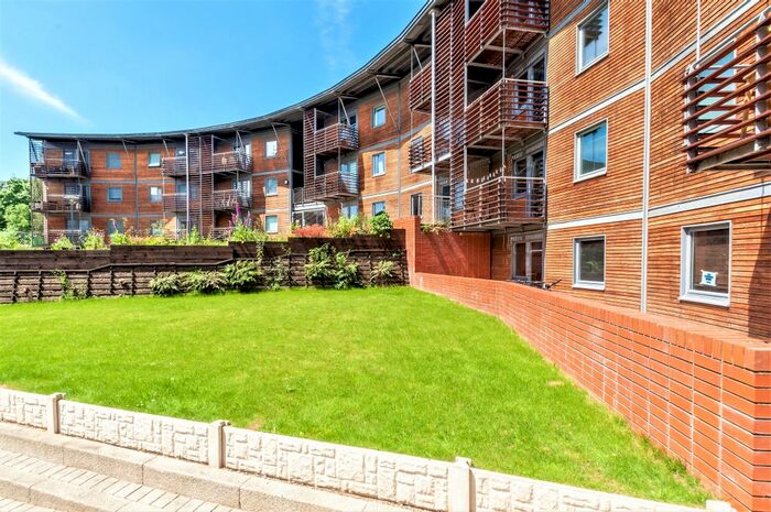 2 Bedroom Flat To Rent In North Street, Leeds, West Yorkshire, LS2