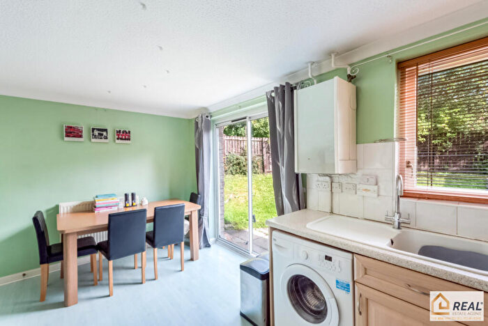 3 Bedroom End Of Terrace House For Sale In Chamfron Gardens, Stirling, FK7