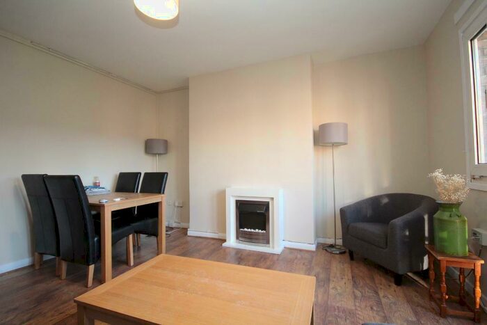 3 Bedroom Flat To Rent In Whitmore Road, Colville Estate, Hoxton, London, N1