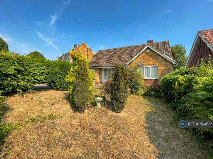 2 Bedroom Bungalow To Rent In Deeds Grove, High Wycombe, HP12
