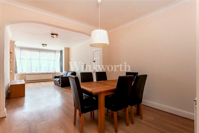 2 Bedroom Apartment To Rent In Armitage Road, London, NW11