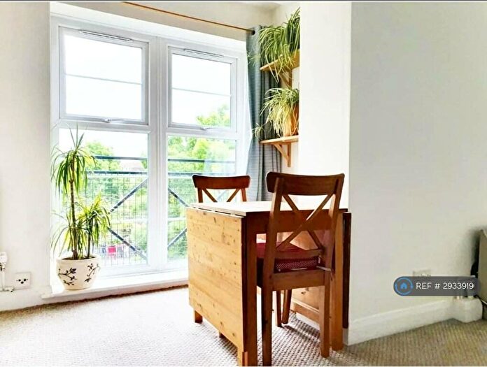 1 Bedroom Flat To Rent In Memorial Avenue, London, E15
