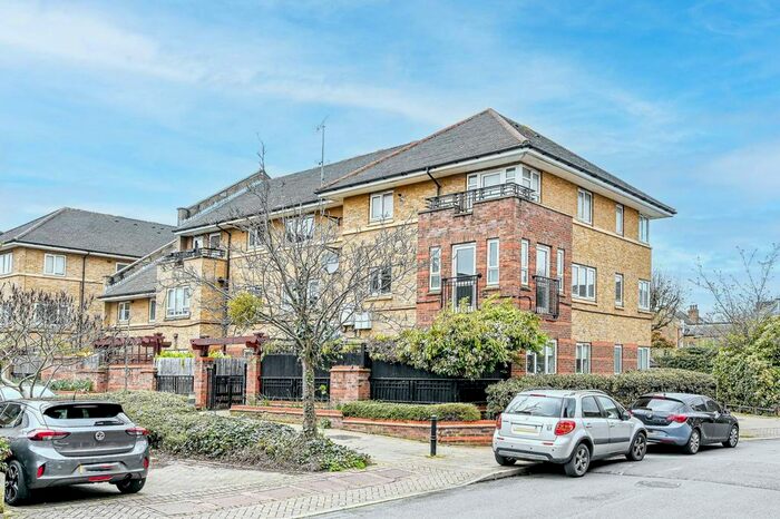 2 Bedroom Flat To Rent In Old Hospital Close, Balham, London, SW12