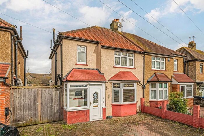 3 Bedroom Semi Detached House For Sale In Hamilton Avenue, Surbiton, KT6